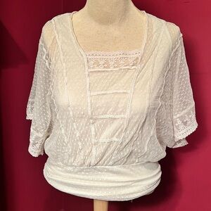 Adiva USA White Lace Fitted Batwing Blouse Size Medium